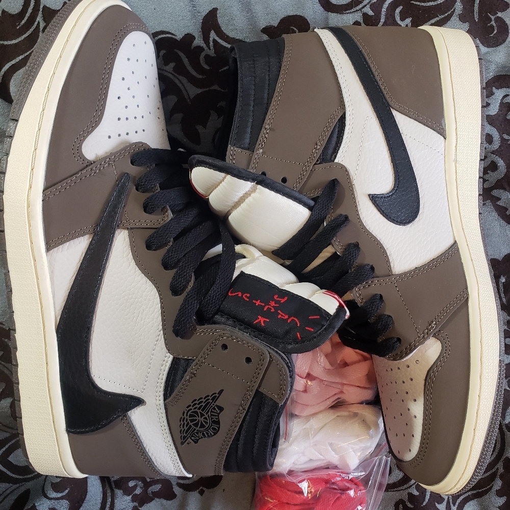 Travis Scott Jordan 1